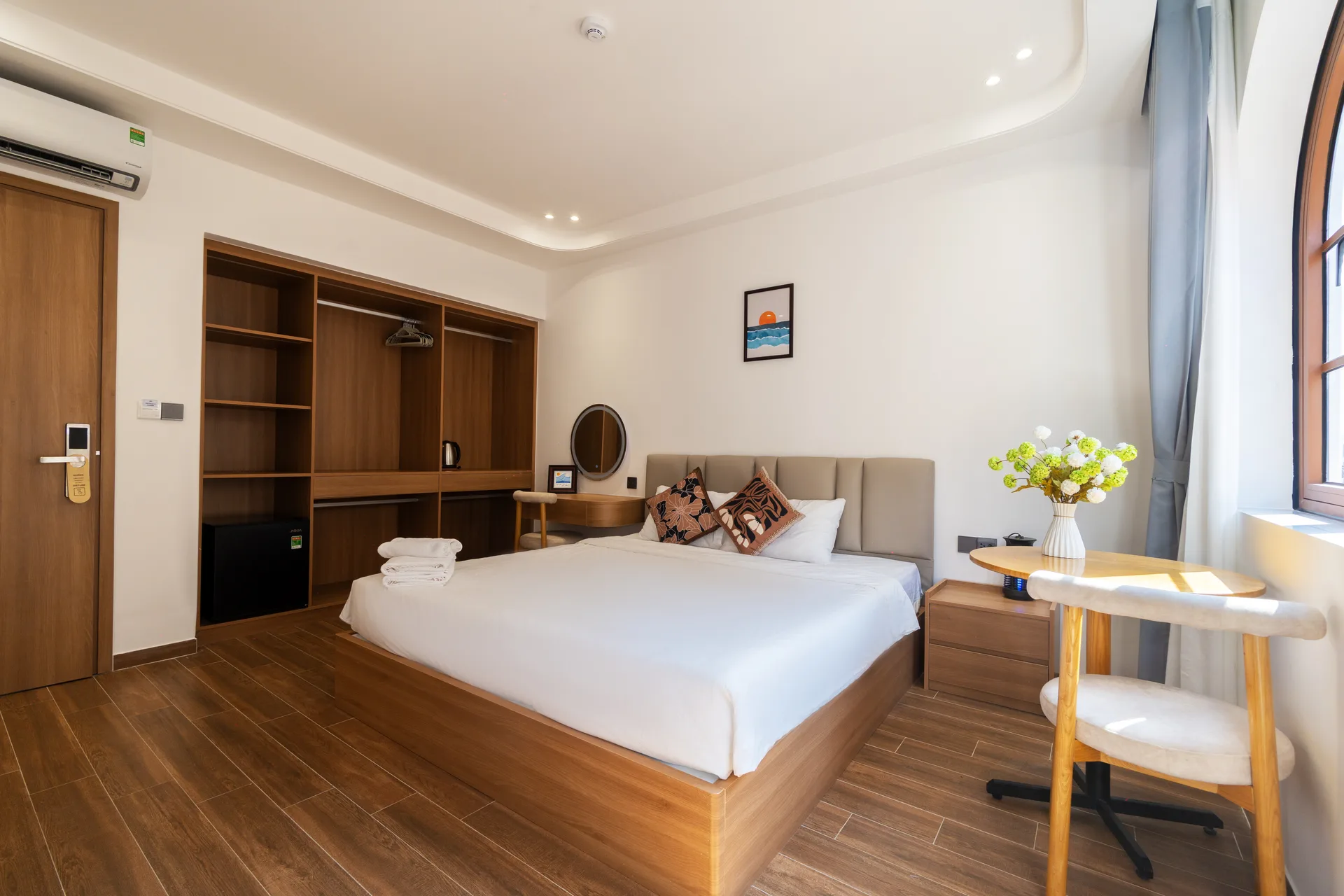 Sóng and Sun Executive Suite bedroom with warm walnut wardrobe and king bed, Phu Quoc hotel